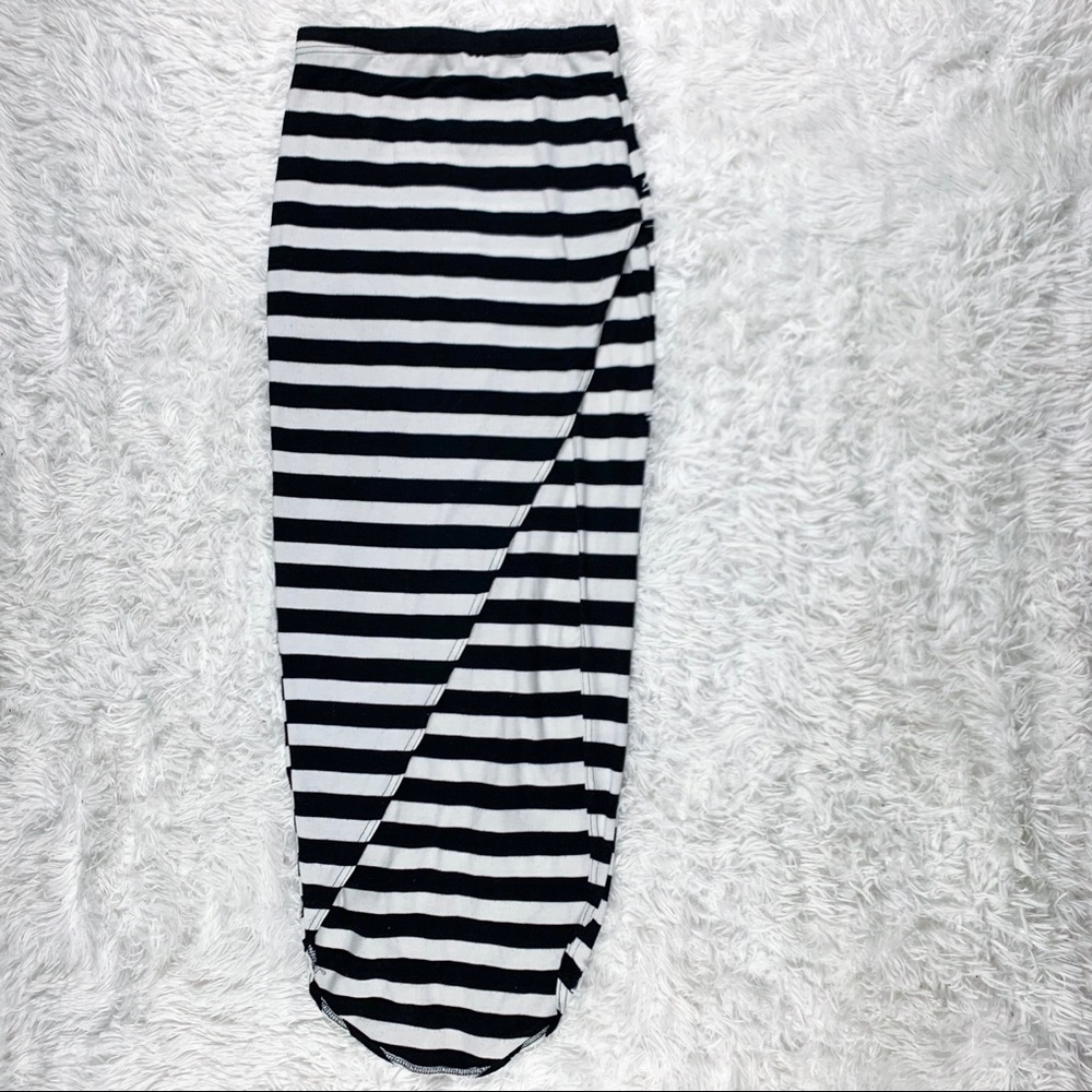 Black + White Striped Slit Skirt by UK2LA